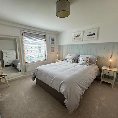 Marina Sea View Apt - Second Floor With Lift, Modern Holyhead Esterno foto