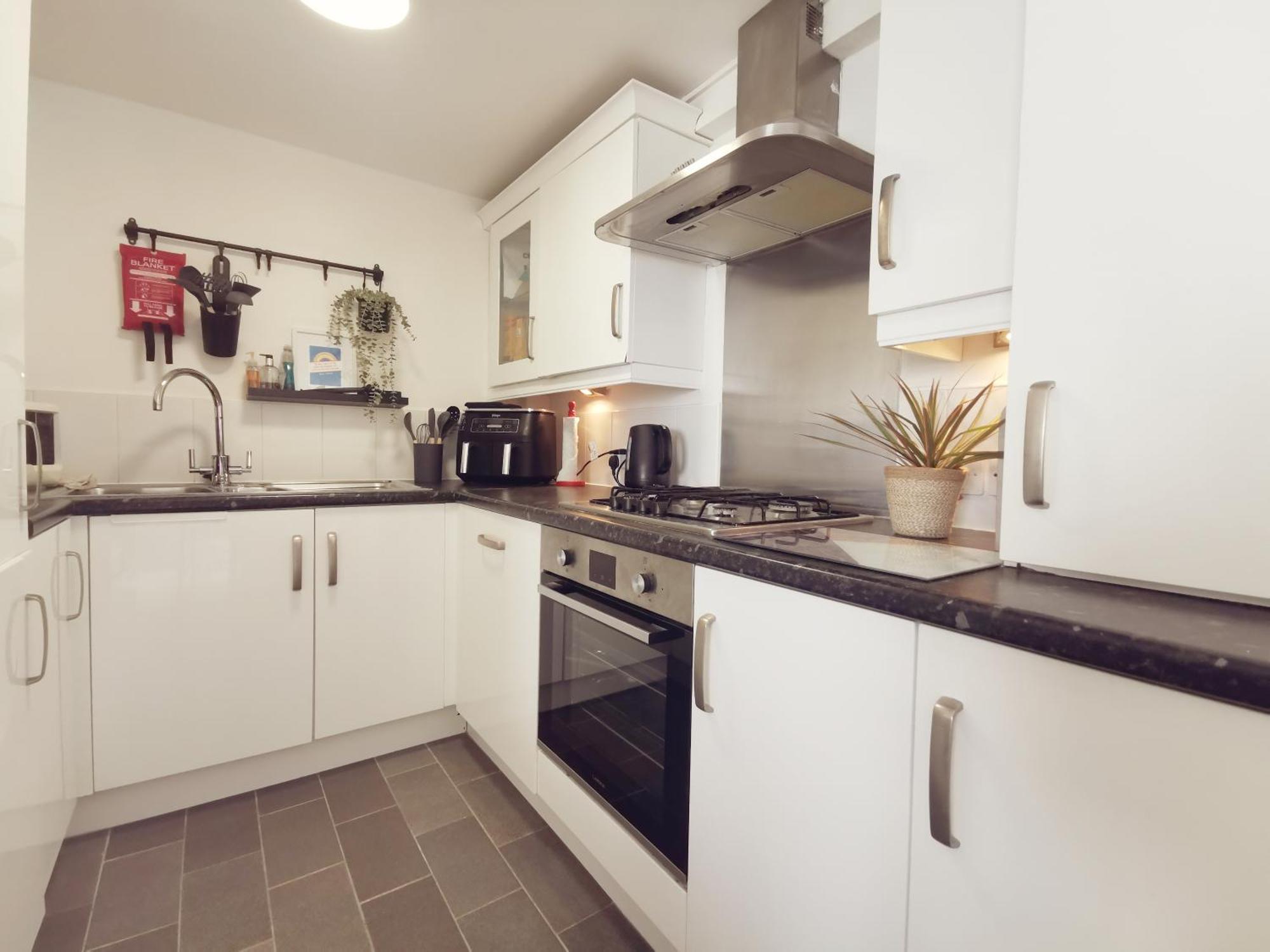 Marina Sea View Apt - Second Floor With Lift, Modern Holyhead Esterno foto