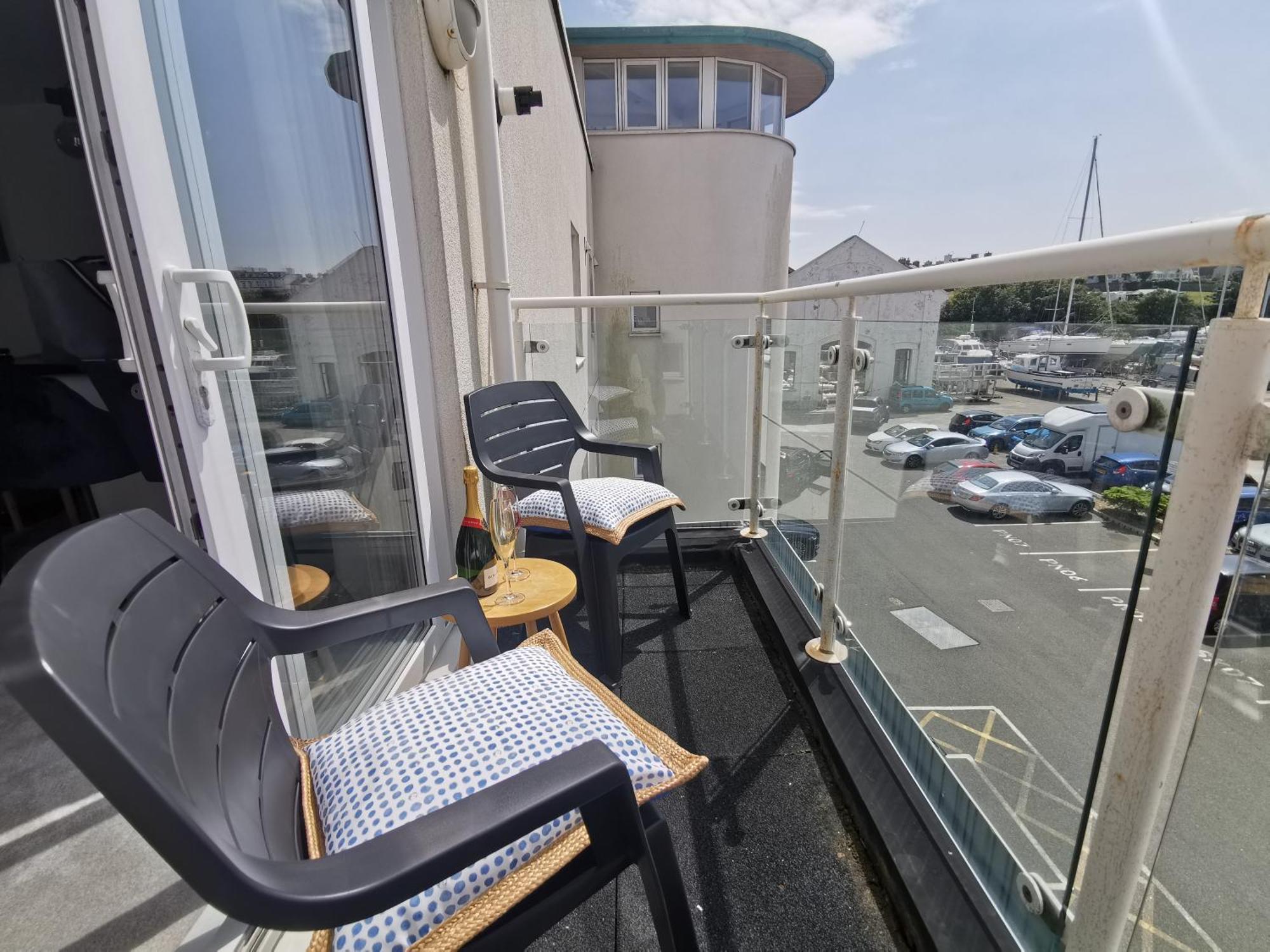 Marina Sea View Apt - Second Floor With Lift, Modern Holyhead Esterno foto