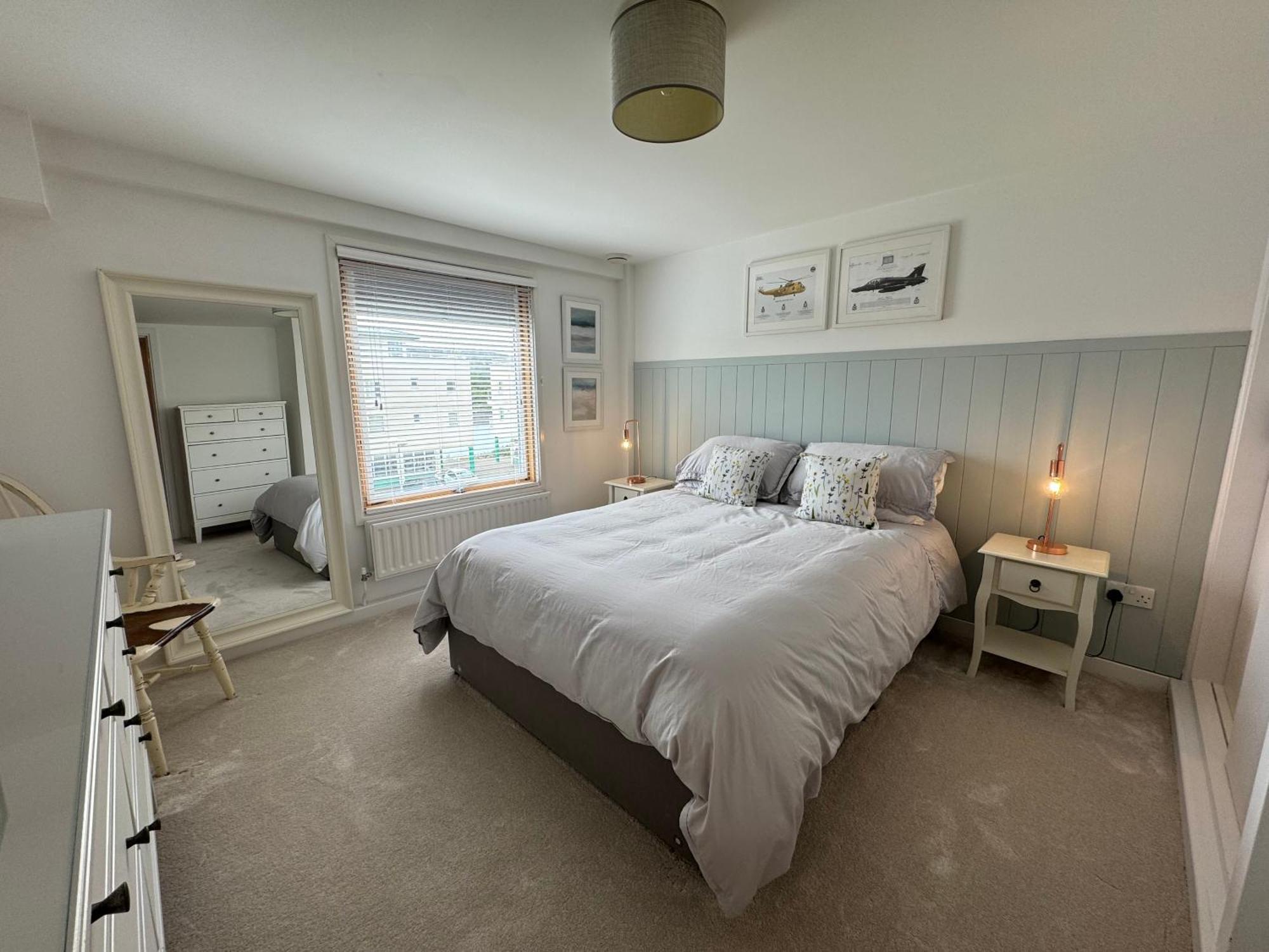 Marina Sea View Apt - Second Floor With Lift, Modern Holyhead Esterno foto